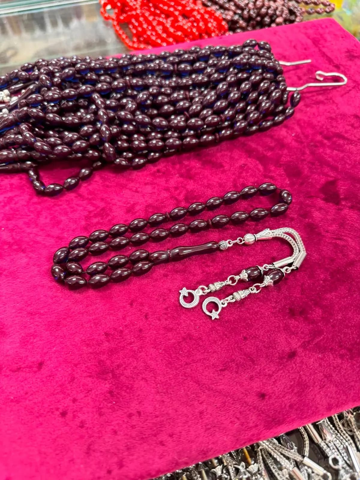 مسبحة كهرمان ناري بشرابة — بنفسجي رقم 18